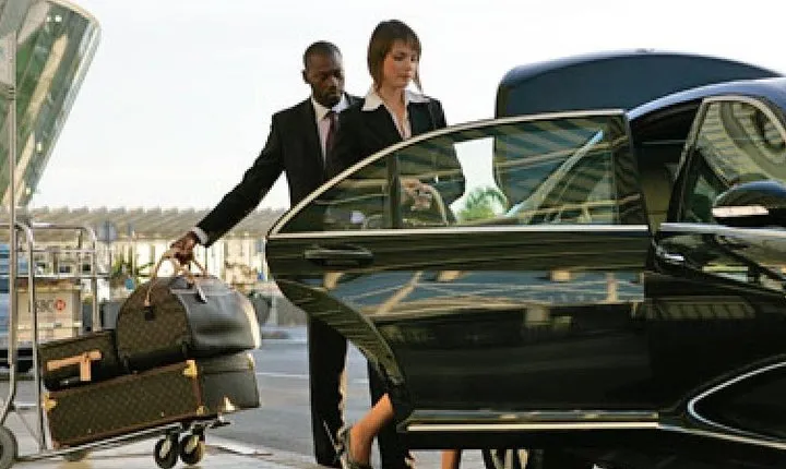 Night Rome Airport Transfer- Private and Safe Ride with Driver