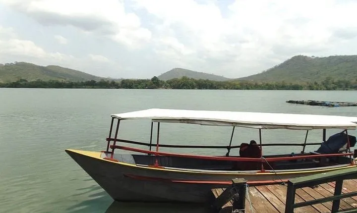 Lake Bosomtwe Boat Cruisely and Kumasi City Tours