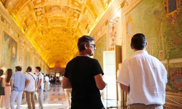 Rome: Vatican Museums and Colosseum Private Tour with Transfers