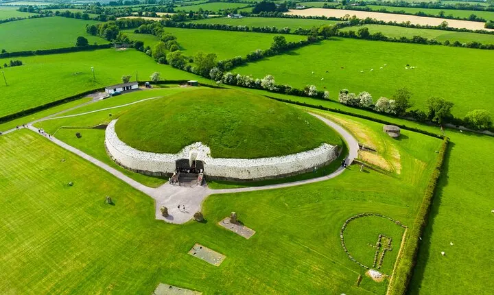 Private Newgrange and Monasterboice Tour with Expert Guide