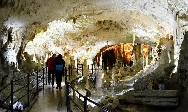 Round Trip tour from Trieste to Postojna Caves and Castle. 
