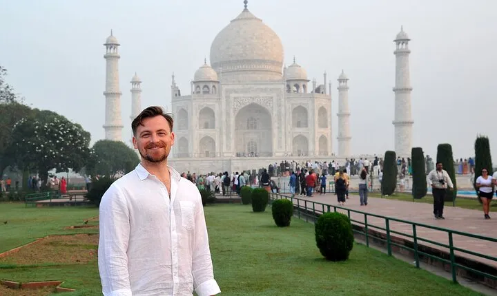 From Delhi : Private Taj Mahal Sunrise Tour By Car