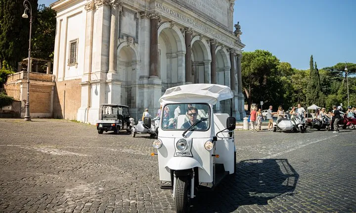 Private 2 Hour VIP Tuk Tuk Tour with Hotel Pickup and Prosecco
