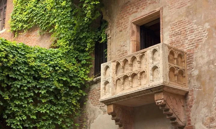 Verona & Lake Garda with Boat Cruise: Full-Day Tour from Milan