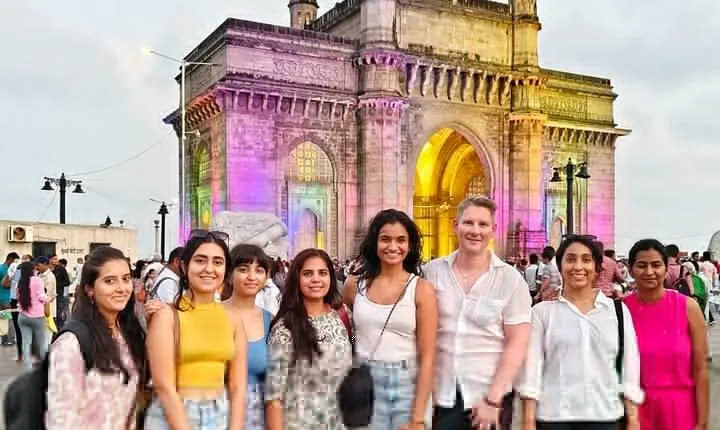 Group Guided Walking Tour in Fort and Colaba