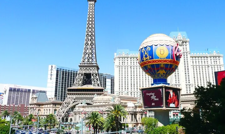 Skip-the-line Eiffel Tower and Paris Las Vegas Private Tour