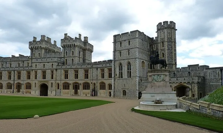 Private Tour of Royal Windsor Oxford and Cotswold with Ticket
