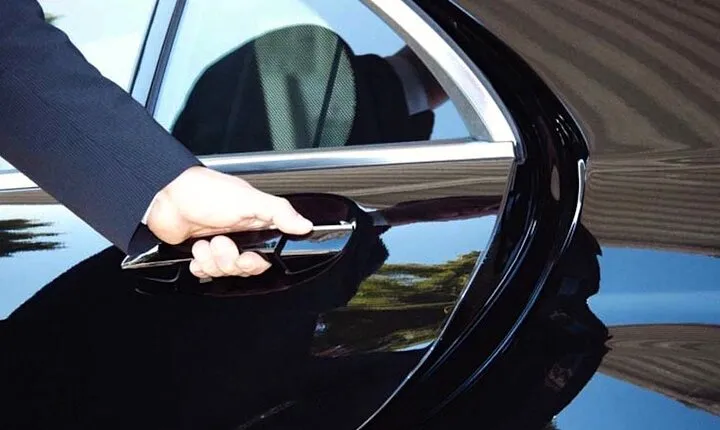 Private Transfer from Fiumicino Airport with 3 Hours Rome Tour