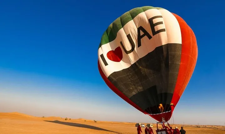 Hot Air Balloon Ride With Gourmet Breakfast & Falcon Show