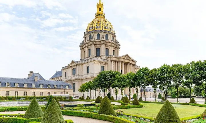 Napoleons Tomb and Army Museum