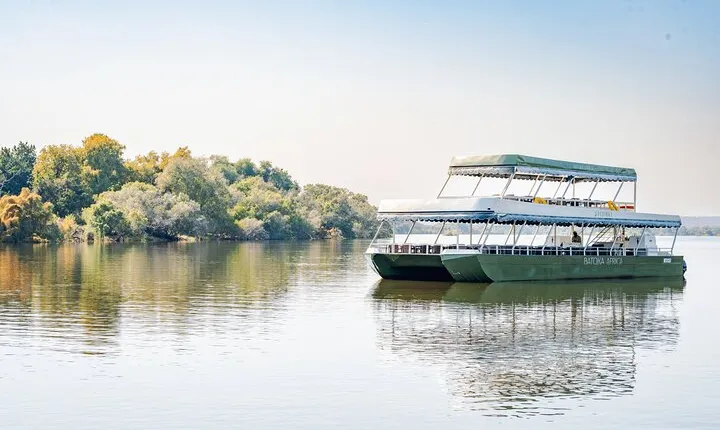Zambezi Sunset Cruise – Wildlife, Drinks & Breathtaking Views
