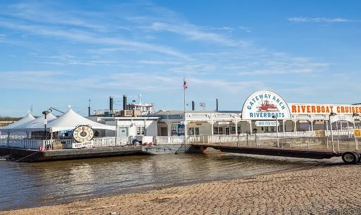 Best of St. Louis Small Group Tour w/St Louis Arch & River Cruise