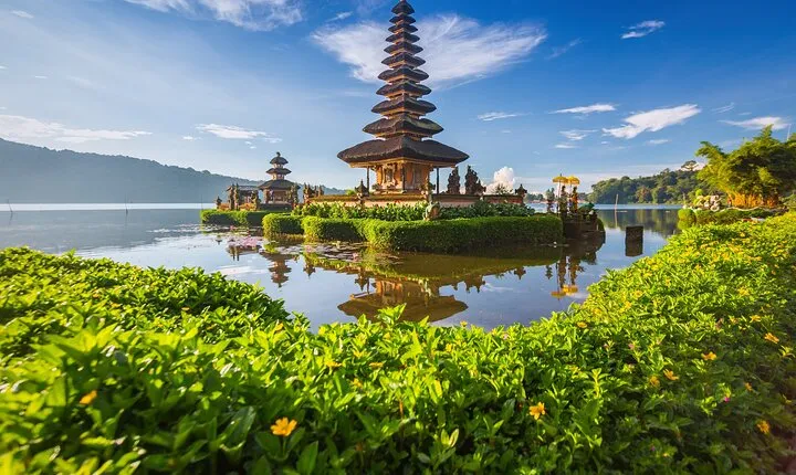 Munduk: Tamblingan jungle trek, waterfall, Ulun Danu temple