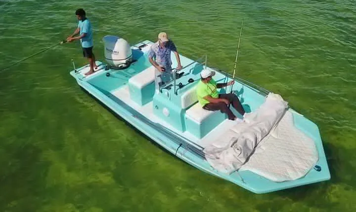 Fly Fishing Cancun Large Boat 4 people plus crew