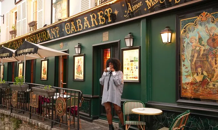 Unique Montmartre photo tour with VOGUE photographer