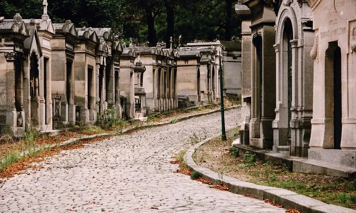 Père Lachaise Cemetery Walking Tour - Semi-Private 12ppl Max
