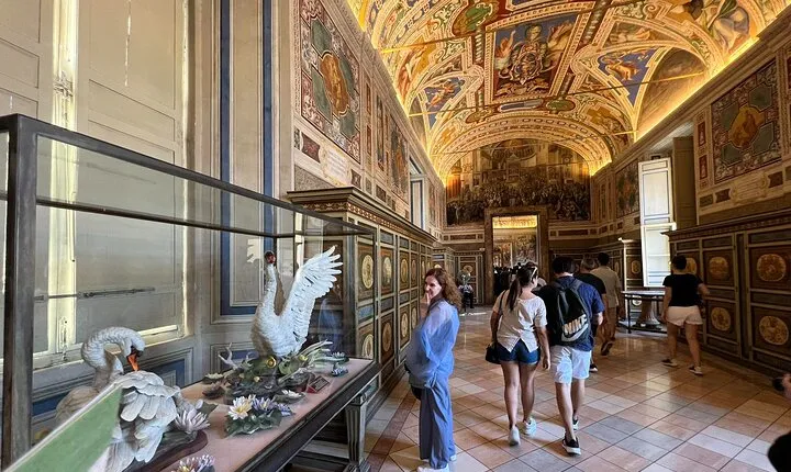 Skip-The-Line Tour to Vatican Museum & Sistine Chapel with guide