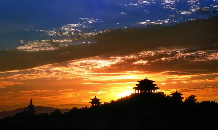 Private Evening Tour: Jingshan Park Sunset View & Hutongs Tour with Royal Food