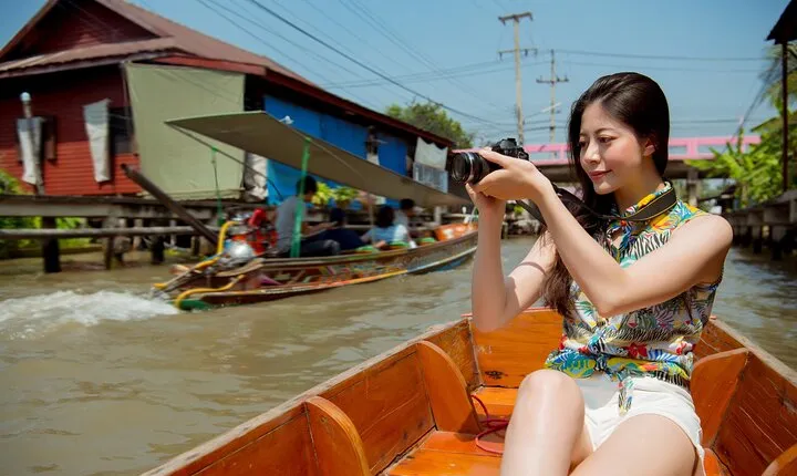 Traditional Longtail Boat Tour in Bangkok Canals
