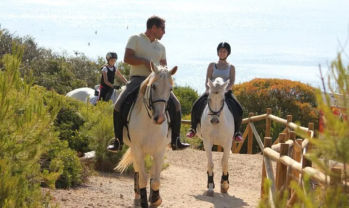 Algarve - Exclusive horseriding in Portimao (no experience required)