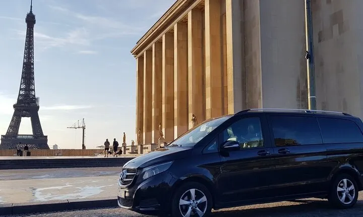 Private Roundtrip Transfer from Paris to Versailles