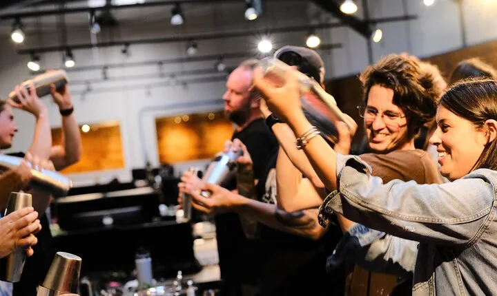 Experience Cocktail Mixing in Los Angeles