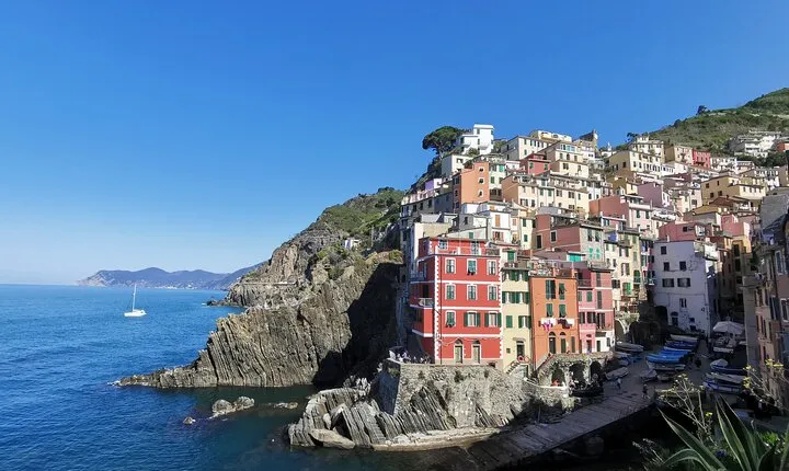 Small Group Day Tour in Cinque Terre and Pisa From Florence