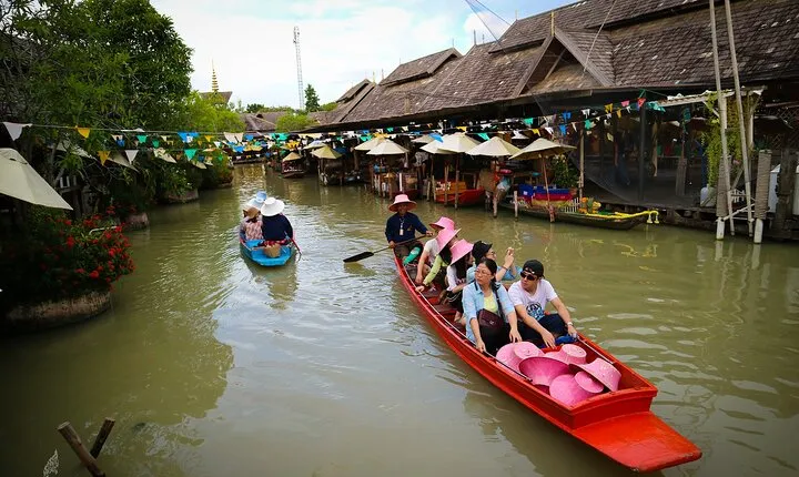Experience Floating Market in Pattaya