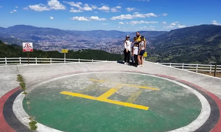 Pablo Escobar Tour / group traveler