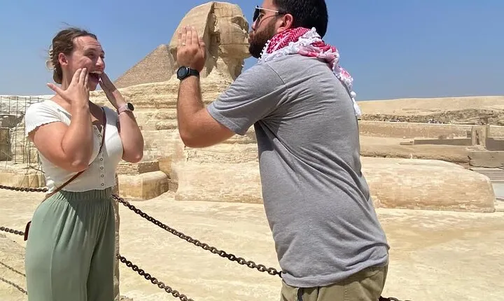 8-Hours private tour of Giza pyramids, Egyptian museum&Bazaar 