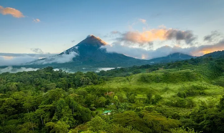 Full-Day Arenal Volcano Hiking Tour from La Fortuna