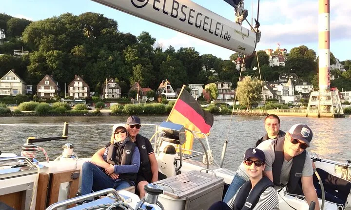 Authentic Sailingtrip "To the Gates of Hamburg" from Wedel