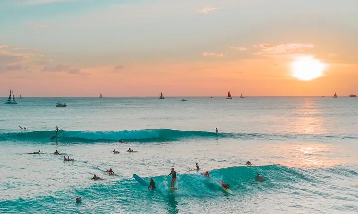 4 hours of Surfing in the Fantastic Waves of Fuerteventura