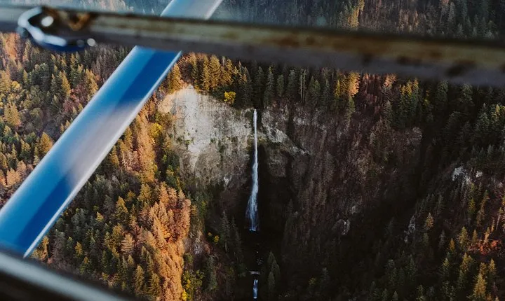 Multnomah Falls & Columbia Gorge Scenic Flight by Envi Adventures