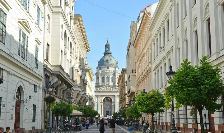 Private Budapest All In One Walking Tour with Strudel Stop