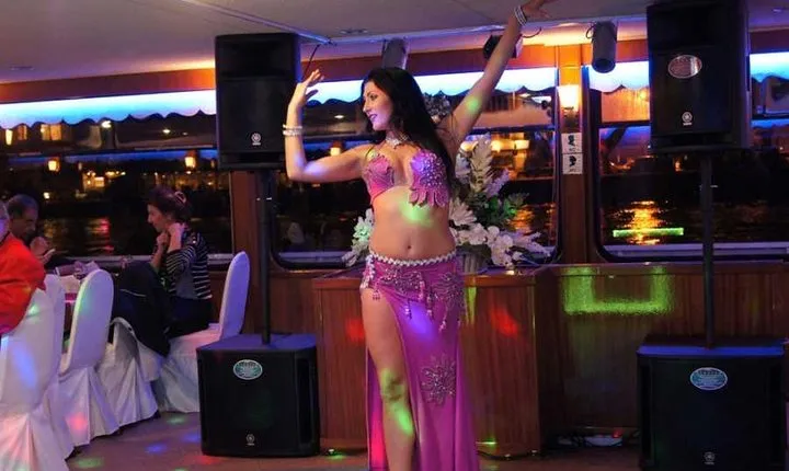 Cairo: Nile River Dinner Cruise with Belly Dancing Show