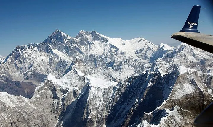 Mount Everest: Fly Over The Highest Himalayan Mountains