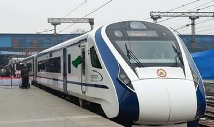 Gatimaan Train Tour, Delhi- Agra - Delhi: With Train Tickets.