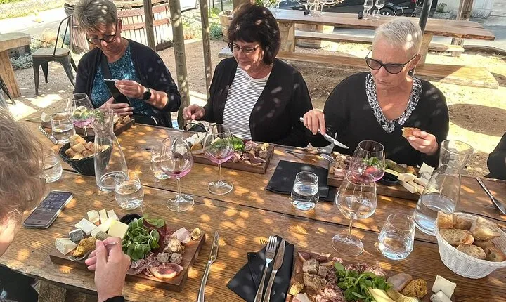 Loire Valley Wines and Castle Small Group Day Trip from Paris