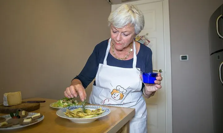 Small Group Market tour and Dining Experience at a Cesarina's home in Bolzano 