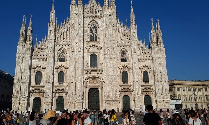 The jewels of the North Italy 3 days tour. Departure from Milan