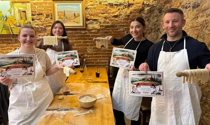 2 Hours Pasta Making Class in Florence with Certified Chef 