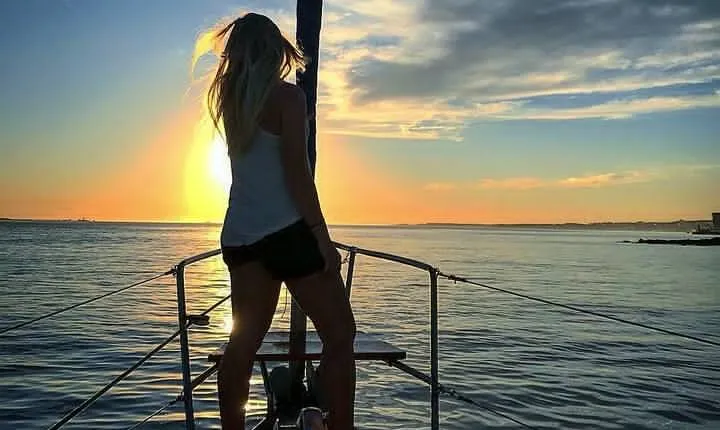 2 Hour Lisbon Sunset and Wine Sailing Tour