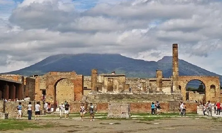 Pompeii Skip-the-Line Entry & Guided Tour of the Ruins