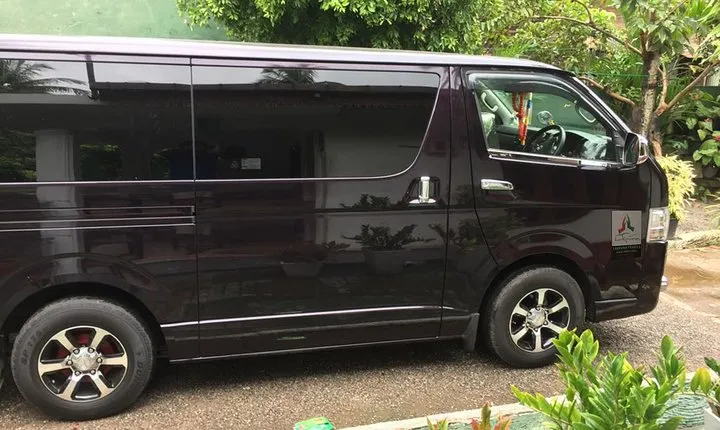 Colombo Airport (CMB) to The Elephant Stables, Kandy Private Transfer
