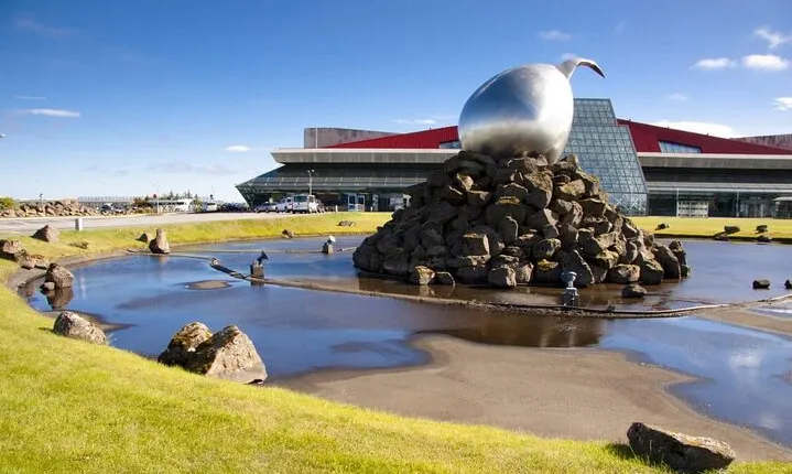 Airport Transfer (One way) between Keflavik and Reykjavik