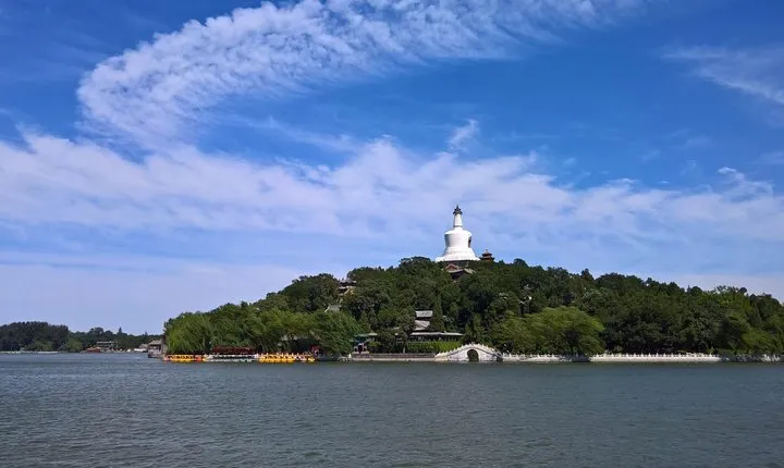 Lama Temple , Confucius Temple , Houhai Lake and Beihai Park Self-Guide Tour
