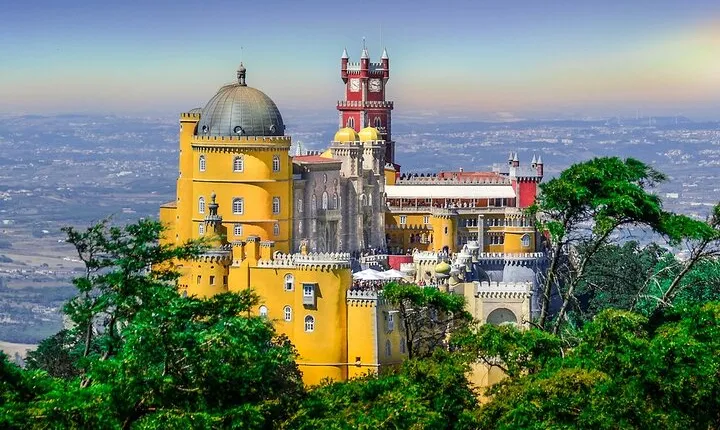 Private Tour DA to Pena Palace and National Park