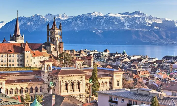 Geneva to Lausanne, Montreux and Château Chillon Private Tour