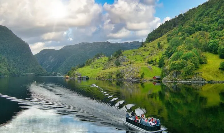 Private Fjordcruise by Luxury Pontoon Boat - Bergen Fjords